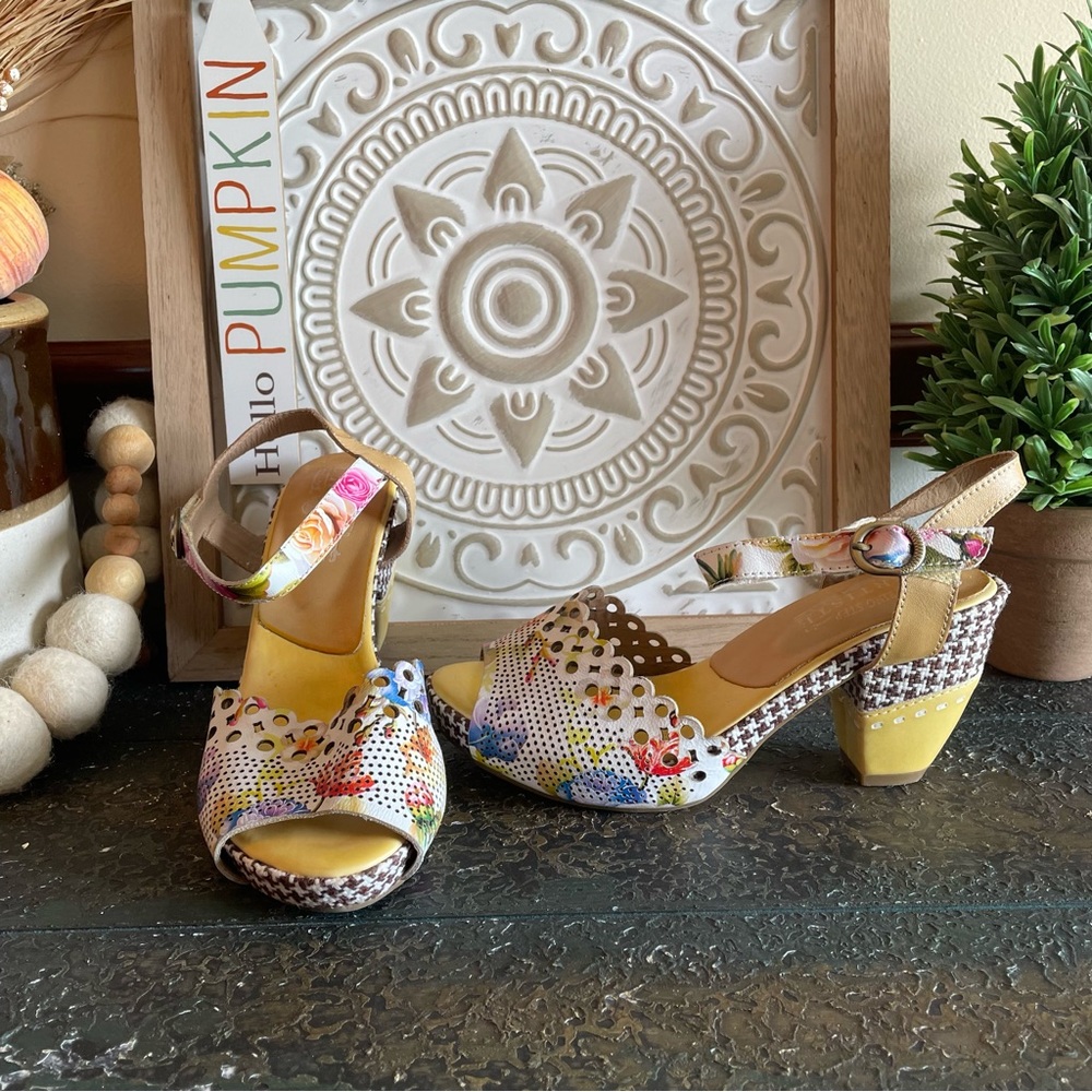 L’Artiste Jivvi floral leather sandal